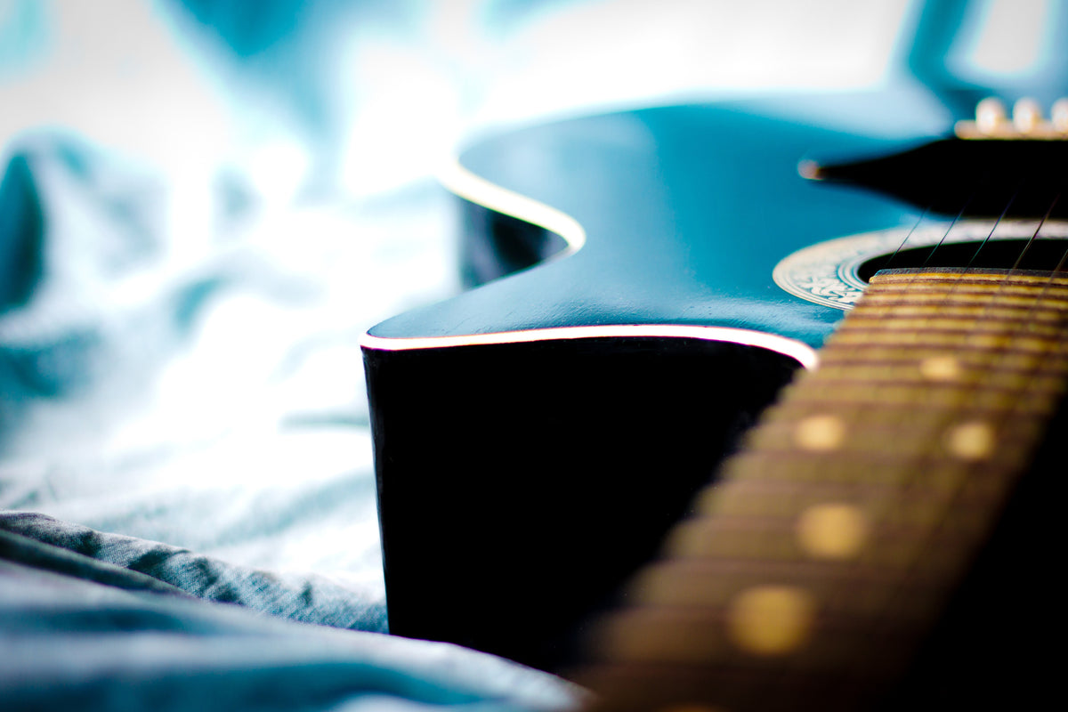 3-piece-canvas-print-close-up-guitar