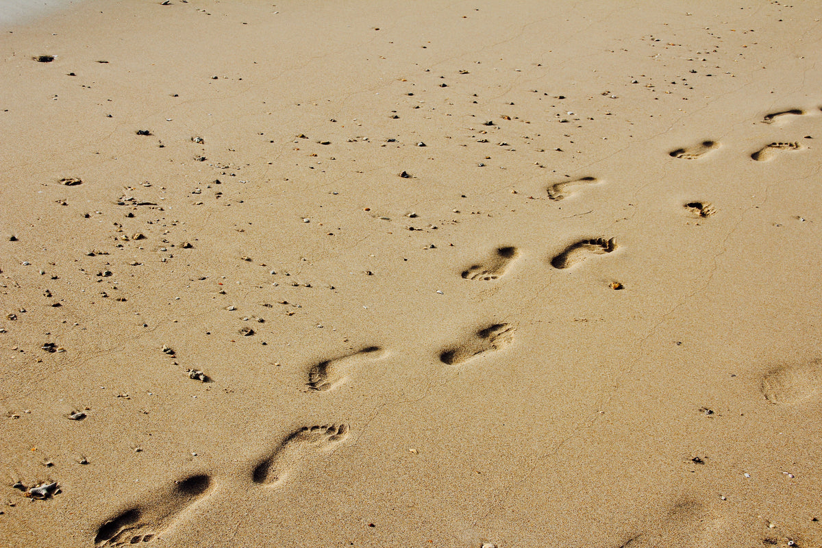 framedcanvas-print-footprints-in-the-sand