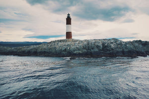 framedcanvas-print-the-lighthouse-by-the-sea