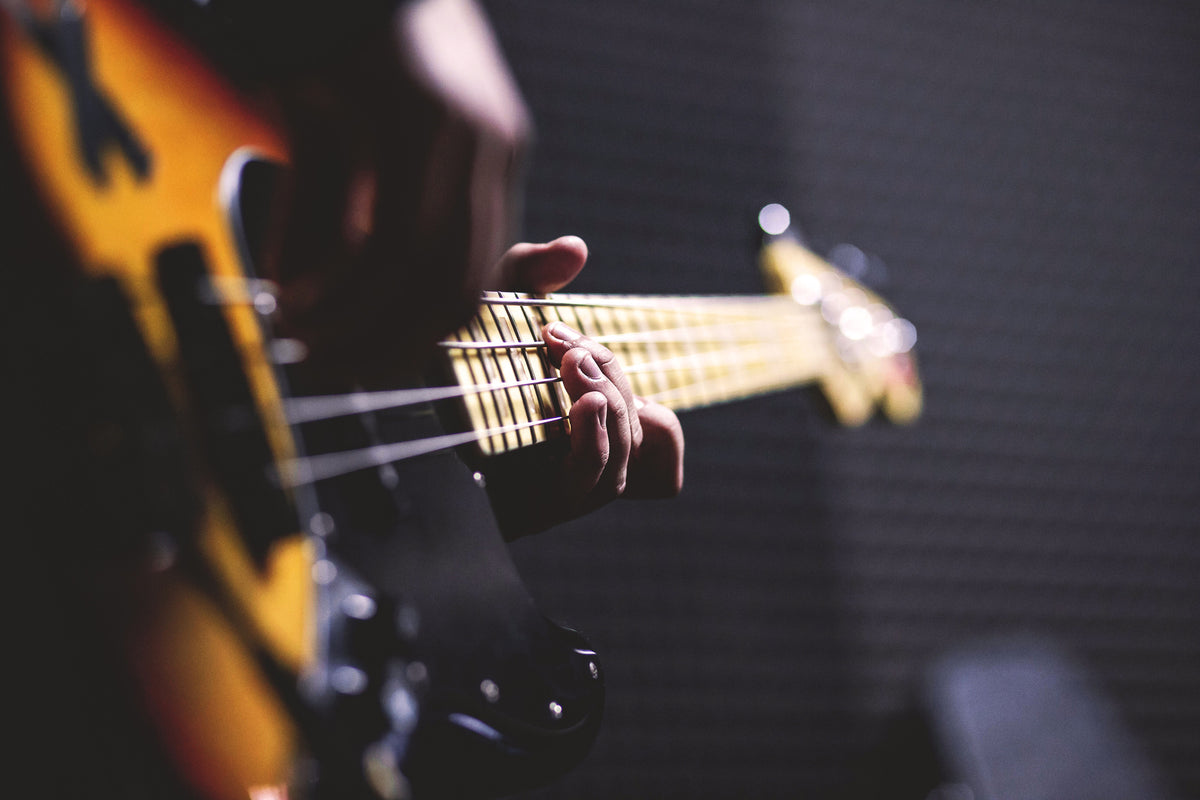 3-piece-aluminium-print-guitar-player