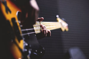 modern-3-piece-canvas-print-guitar-player