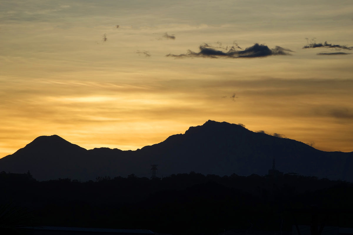 acrylic-print-the-sunrise-in-the-mountains