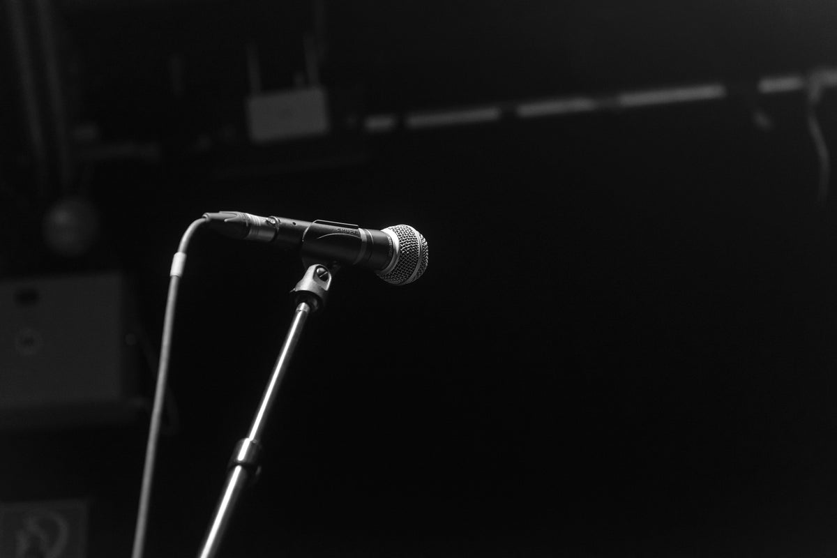 modern-3-piece-canvas-print-on-stage