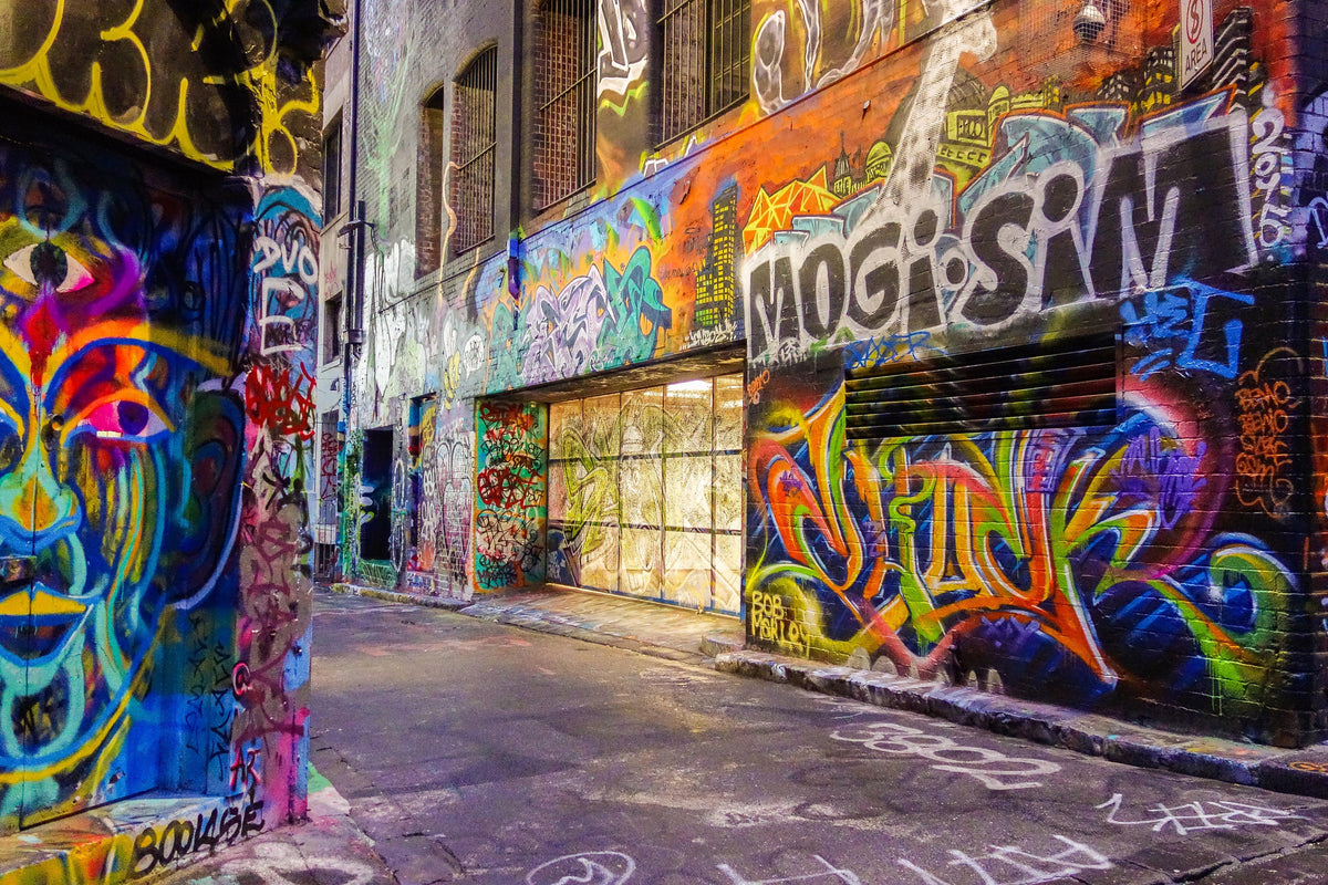 acrylic-print-houses-with-graffiti