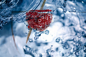 poster-print-raspberry-in-the-water