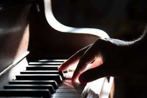 aluminium-print-piano-player