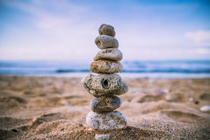 modern-3-piece-aluminium-print-stone-pile-on-the-beach