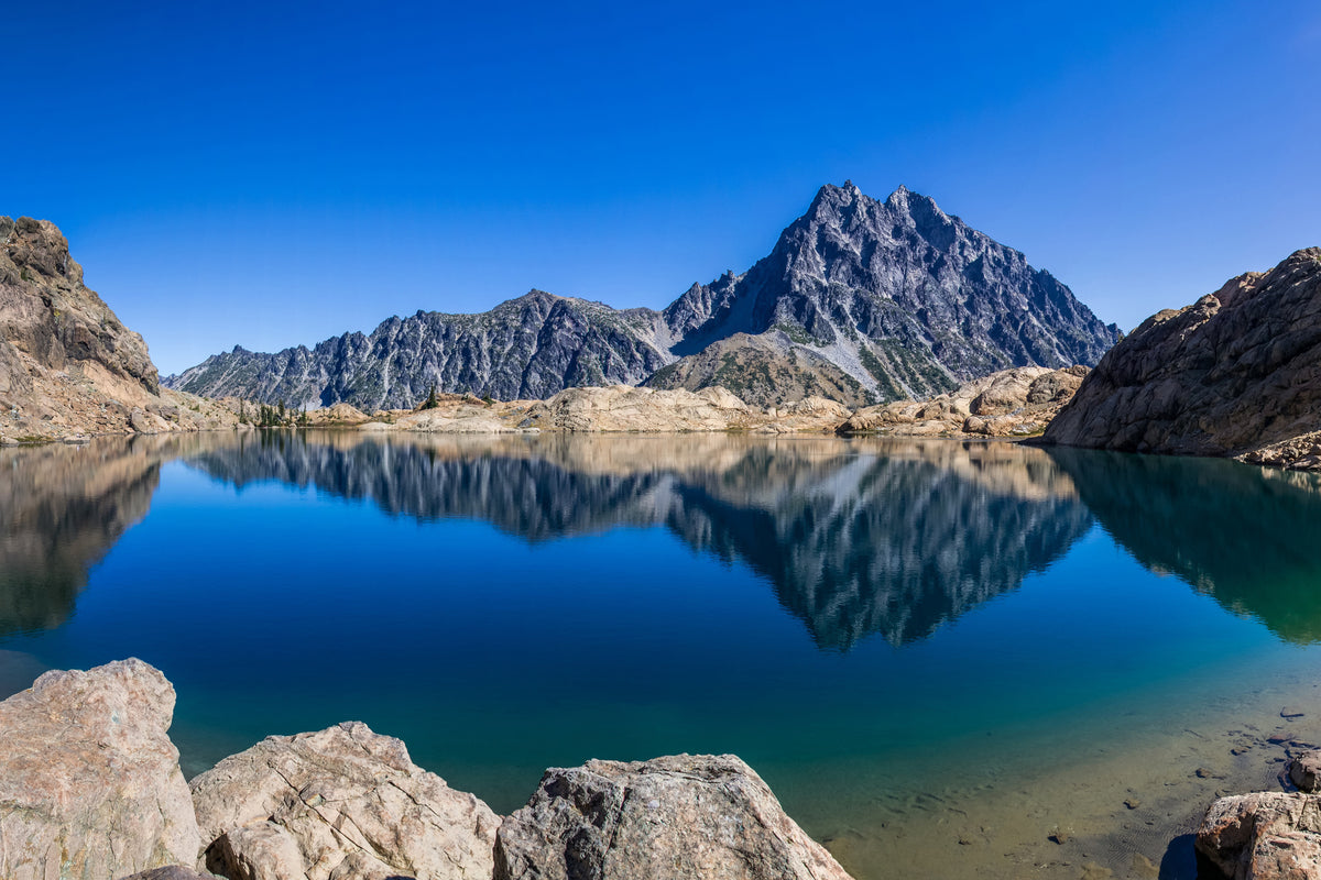 3-piece-acrylic-print-calming-mountain-lake