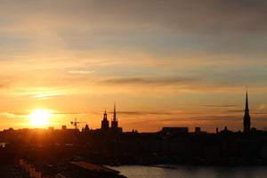 framedcanvas-print-city-in-the-evening-light