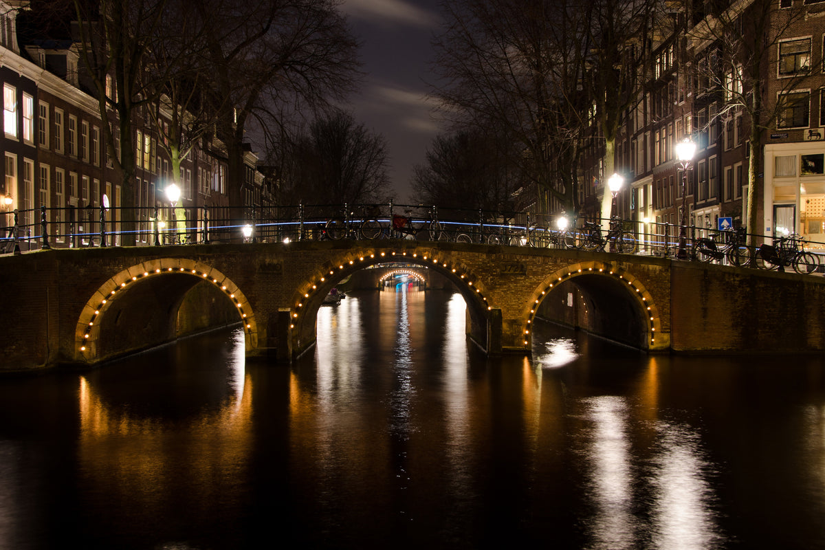 3-piece-canvas-print-at-night-in-amsterdam