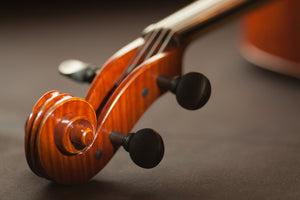 aluminium-print-close-up-violin
