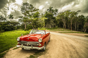 framedcanvas-print-a-vintage-car-in-cuba