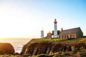 framedposter-print-the-lighthouse-at-sunrise