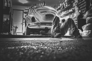 modern-3-piece-acrylic-print-oldtimer-repair